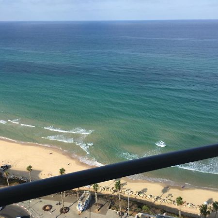 Sky Home Luxury Apartment With Sea View Bat Yam Exterior photo